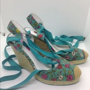 Betsey Johnson flower shoes wedges 8.5